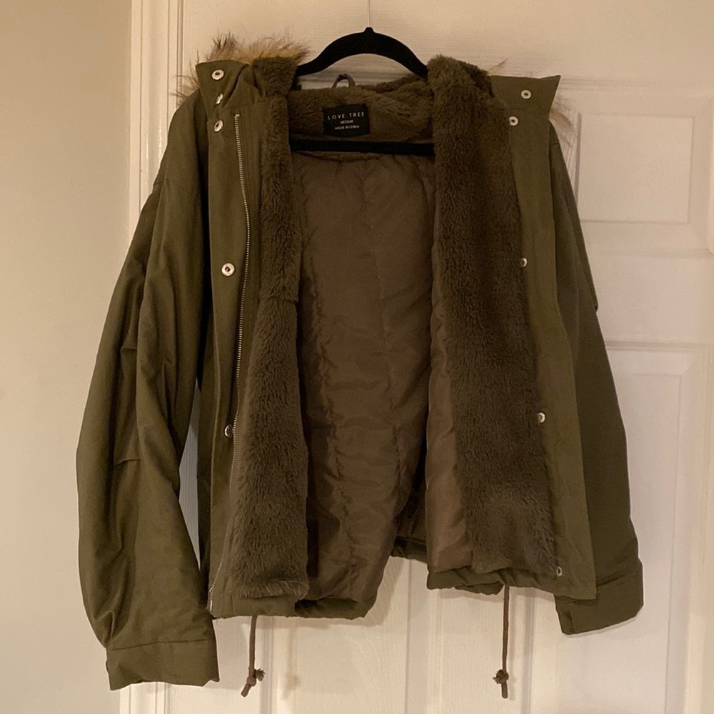 Green cropped puffer jacket 🧥